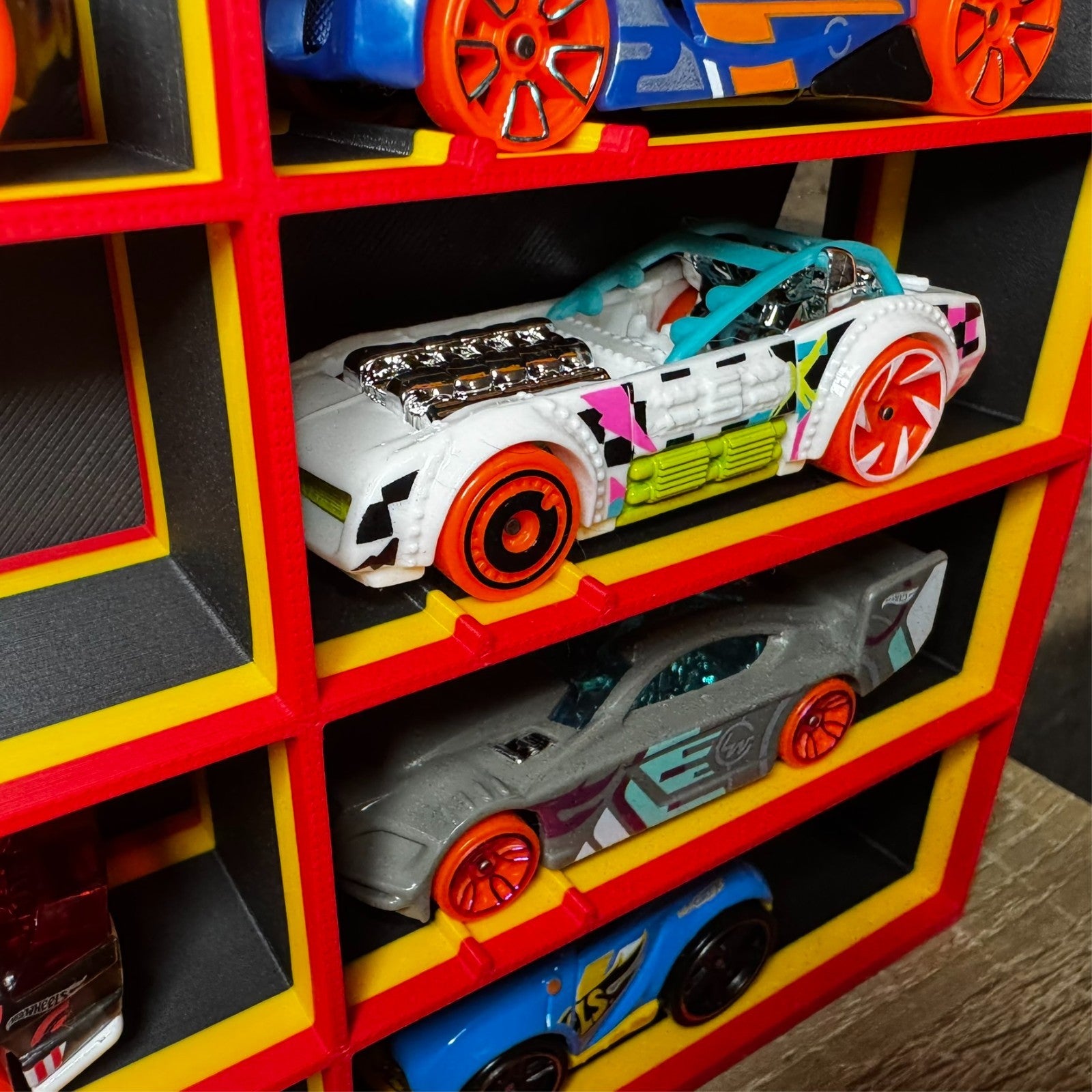 Display Shelf Organizer for Hot Wheels Cars – 8 Slots – 3D Printed