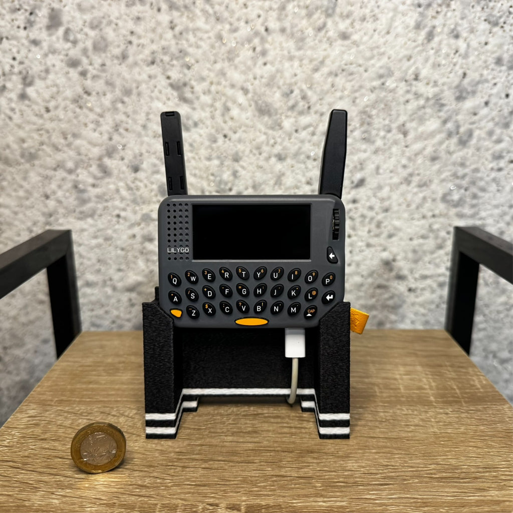 Stand for T-LoRa Pager (LILYGO) – Charging & Desk Display Holder